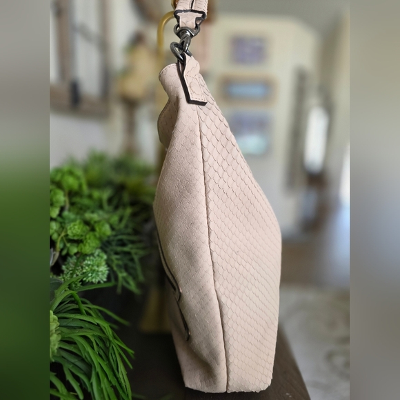 Rebecca Minkoff NWOT Blush/Pale Pink Scale Textured Leather Hobo/Crossbody - Picture 12 of 15